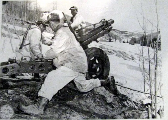 Soldats de la 10e Division de montagne au combat pendant la Seconde Guerre mondiale en Italie