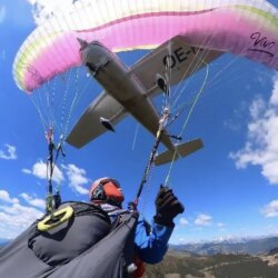Un parapente survit à une collision en vol avec un avion au-dessus de Zell am See, en Autriche