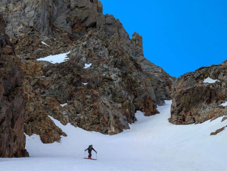 Rapport de voyage : 12 779′ Mt. Gibbs, Californie – The North Face – « Roller Coaster Couloir »