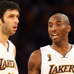 Histoire avec SnowBrains : Comment une blessure en snowboard a presque coûté à un joueur de la NBA sa carrière aux Lakers