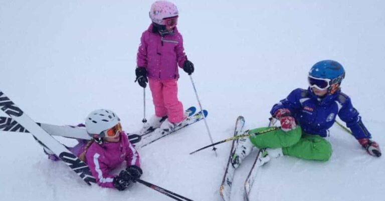 Des larmes aux virages : skier avec des enfants, des conseils qui fonctionnent réellement