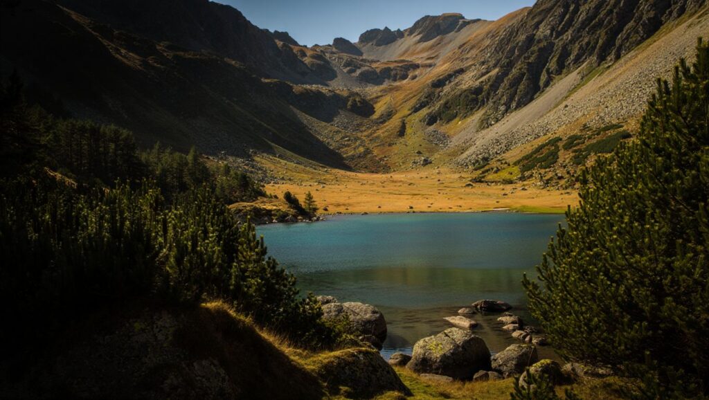 À deux heures de Toulouse cette vallée pyrénéenne offre des lacs turquoise sans la foule de Gavarnie