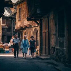 Ce joyau caché perché dans les Alpes maritimes reste ignoré des touristes malgré ses ruelles médiévales