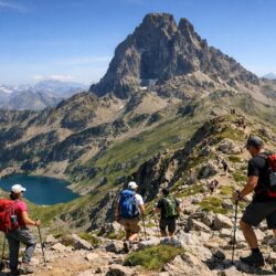 Oubliez le Mont-Blanc : ce sommet pyrénéen propose une ascension plus accessible et tout aussi grandiose