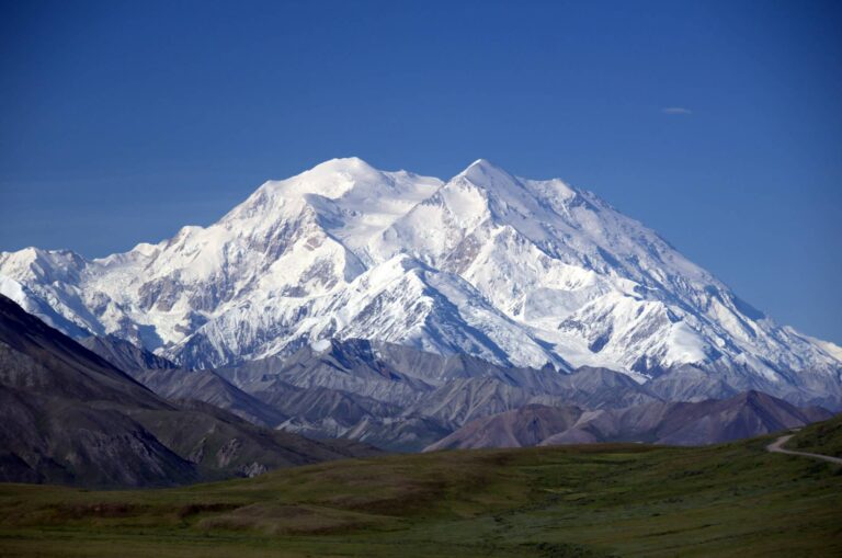3 alpinistes lettons meurent après une chute près du col du Denali, en Alaska
