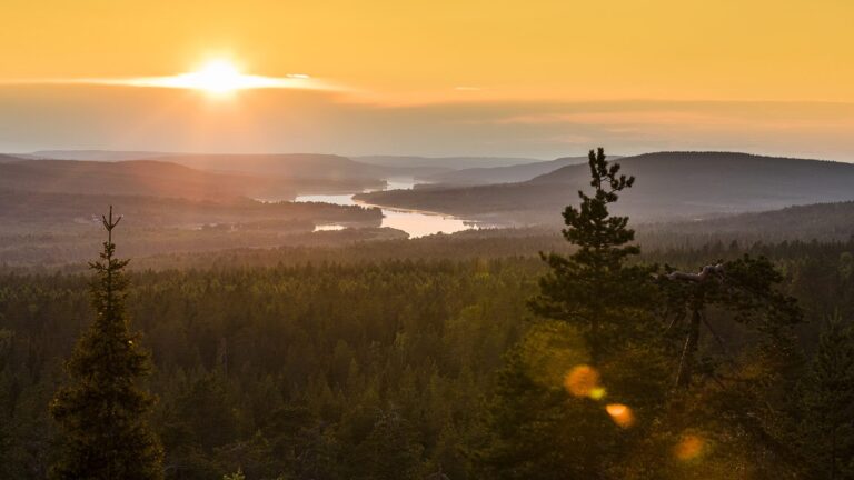La chasse au soleil de minuit : la Finlande cache un lingot d&rsquo;or de 23 000 $ dans la station de ski de Levi pour attirer les touristes estivaux en Laponie