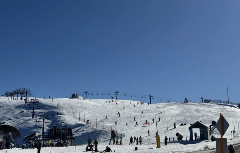 Mont Hotham, Australie, rapport : la saison s&rsquo;ouvre avec de la neige au sol
