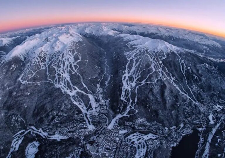 Les 7 plus grandes stations de ski appartenant à Vail Resorts