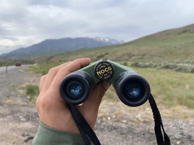 Nocs Provisions Standard Issue Binoculars 10x25 — jumelles compactes et étanches, un excellent cadeau de ski pour la fête des pères pour l'exploration de lignes en arrière-pays
