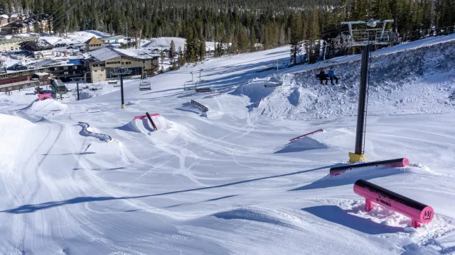 Mainline à Mammoth, l'une des meilleures stations balnéaires américaines du pays