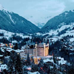 Une famille reconnue coupable de trafic de femmes pour nettoyer des chalets de ski de luxe à Gstaad, en Suisse