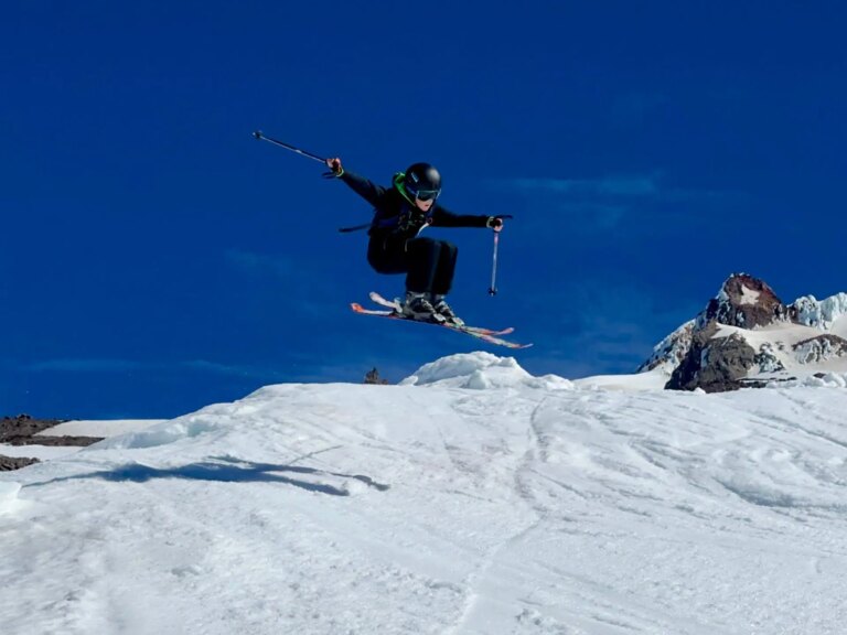 Timberline Lodge, OR, Rapport : Un champ de neige glorieux à grande ouverture lors d&rsquo;un long week-end de vacances