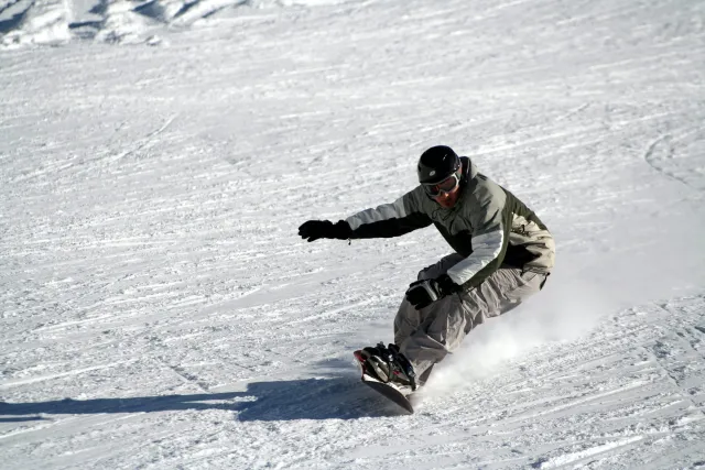 Le ski et le snowboard ont une technique différente