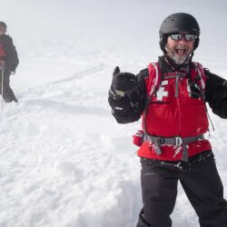 Une initiative menée par la Patrouille nationale de ski montre que la formation en résilience mentale aide à retenir les patrouilleurs de ski