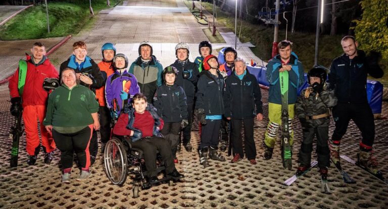 Une subvention aide davantage d&rsquo;enfants à skier en Irlande du Nord