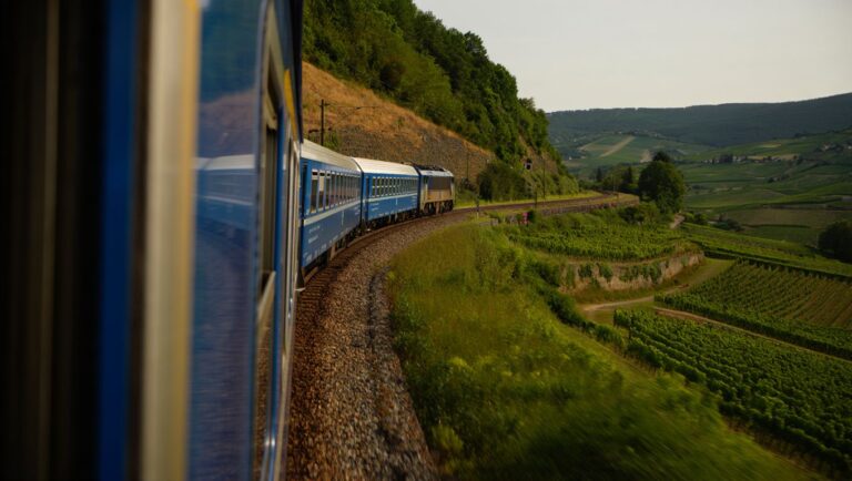 Ce train longe certains des plus beaux paysages de France pour moins de 30 euros le billet