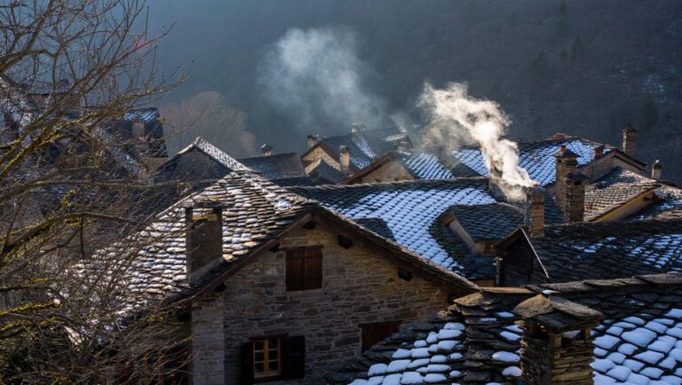 EN IMAGES : la première neige transforme ce hameau alpin en véritable décor de carte postale