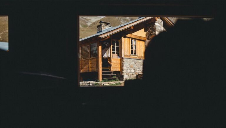 Plus accueillant que les refuges du Queyras et plus calme que ceux du Mercantour ce gîte dʼétape du Champsaur affiche déjà complet