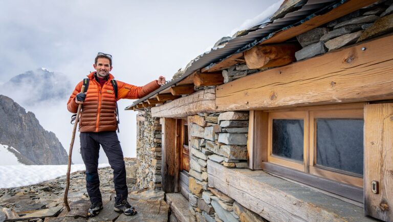 Selon ce guide de haute montagne ce refuge des Écrins est le plus impressionnant quʼil ait jamais gardé