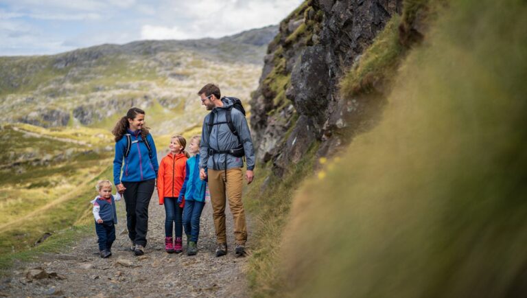 Tout le monde croyait ce sentier réservé aux alpinistes : il se parcourt en famille depuis cet été