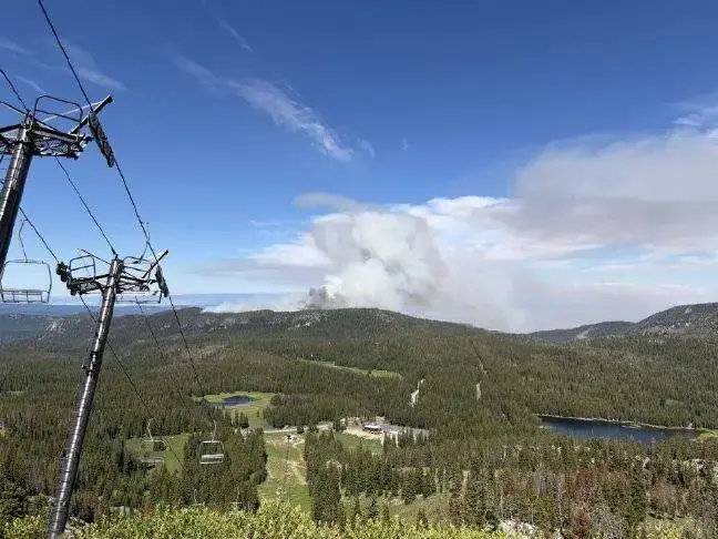 Évacuations et fermetures des forces de pompiers d&rsquo;Anthony déclenchées par la foudre Anthony Lakes Mountain Resort, Oregon
