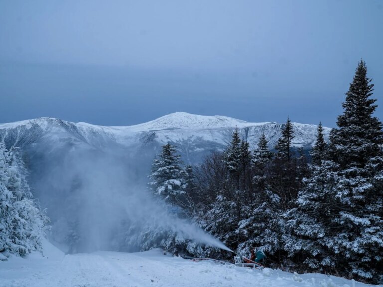 Améliorations de l&rsquo;enneigement artificiel à Wildcat et Attitash, NH, visant à améliorer les conditions de début de saison