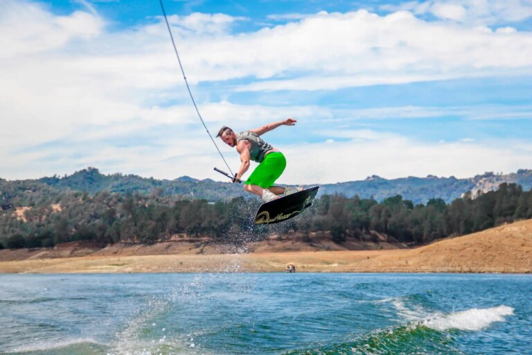 Le wakeboard est-il le meilleur outil d’entraînement d’été pour le snowboard ?
