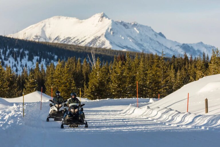La loterie des permis de motoneige de Yellowstone ouvre le 1er août – aucun guide requis