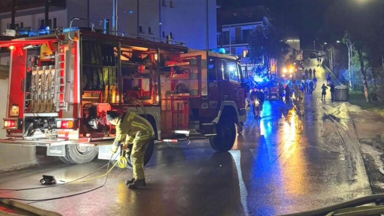 Des glissements de terrain et des crues soudaines déclenchent une alarme de la protection civile à Sölden, en Autriche