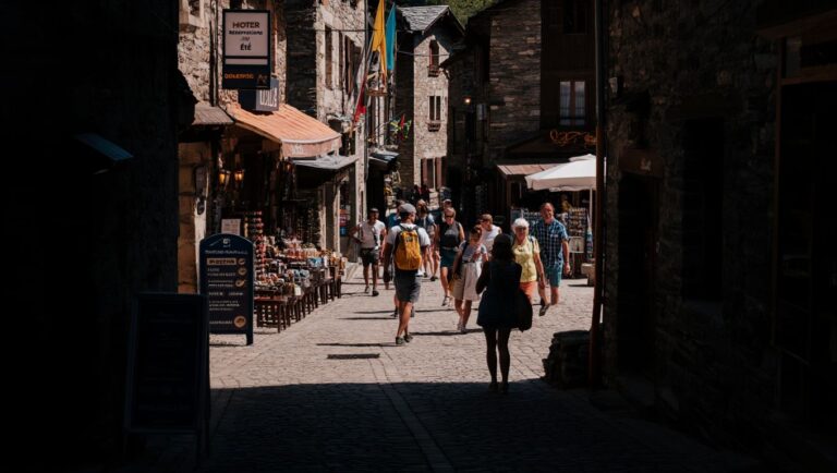Ce bourg de lʼUbaye monte plus vite que Val Thorens dans les réservations de lʼété