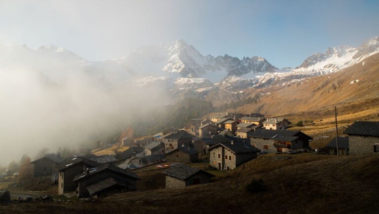 Ce hameau du Dévoluy se loue deux fois moins cher que lʼAlpe dʼHuez pour exactement les mêmes sommets