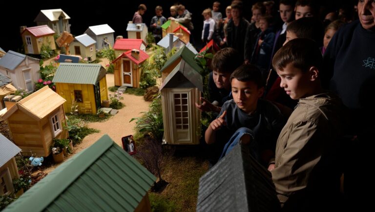 Ce village français où tous les habitants vivent en tiny houses intrigue les curieux