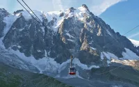 Tunnel de glace légendaire à la station supérieure de l'Aiguille du Midi, Chamonix, France, fermé le mardi et le mercredi