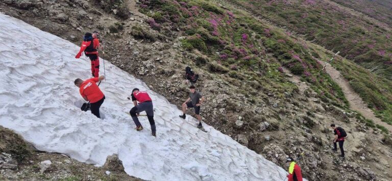 Le corps d&rsquo;un adolescent disparu retrouvé mort 9 mois après sa disparition dans les montagnes Bucegi en Roumanie