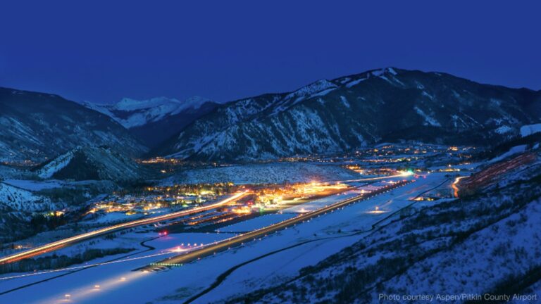 L&rsquo;aéroport d&rsquo;Aspen, Colorado, suspend tous ses vols alors qu&rsquo;un incendie de forêt brûle près de l&rsquo;espace aérien de l&rsquo;aéroport