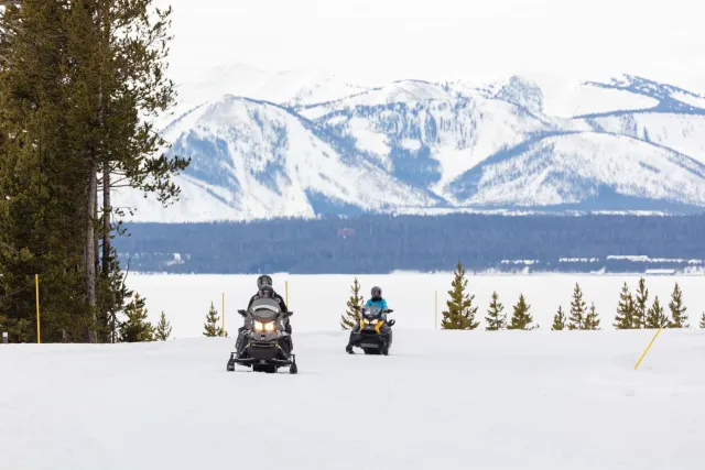 Yellowstone, les motoneigistes,