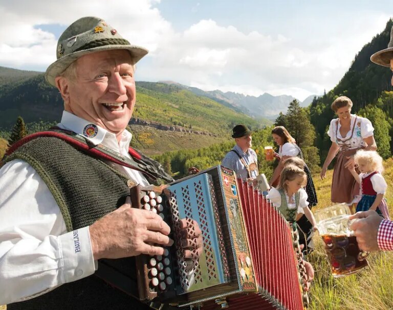 L&rsquo;Oktoberfest de Vail commence ce week-end ; Le pilier bavarois Helmut Fricker est toujours sur scène à 90 ans