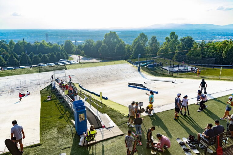 Les installations de ski ouvertes toute l&rsquo;année en Virginie risquent de fermer