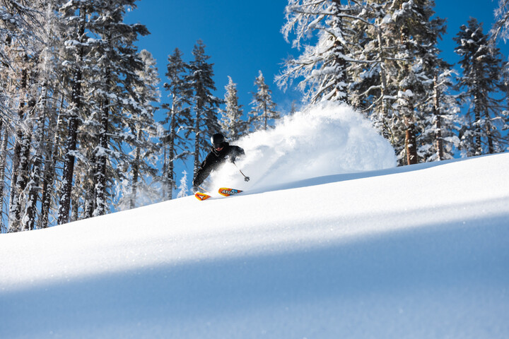 Sierra-at-Tahoe Resort, Californie, célèbre la saison de son 80e anniversaire