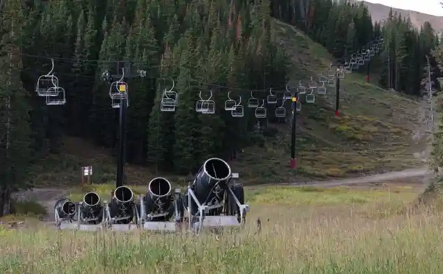 Le domaine skiable de Loveland commence un test d'enneigement artificiel