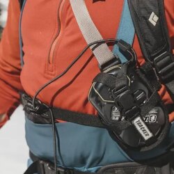 Balises d&rsquo;avalanche : quel est le meilleur endroit pour les porter ?
