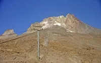 Palmer Snowfield fond à nouveau sur le mont. Hood, Oregon