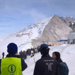 200 invités évacués par hélicoptère après une panne de la navette Titlis Connect dans les Alpes suisses