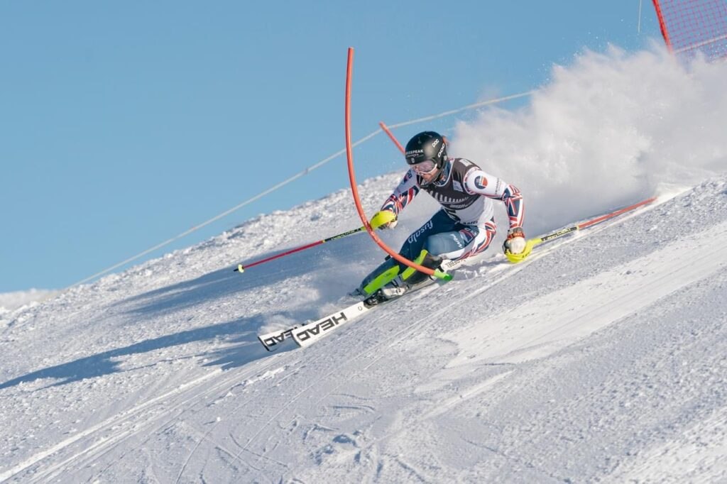 La coureuse de slalom britannique Laurie Taylor a reçu une bourse de 5 000 £ du Ski Club of Great Britain pour 2026-2027.